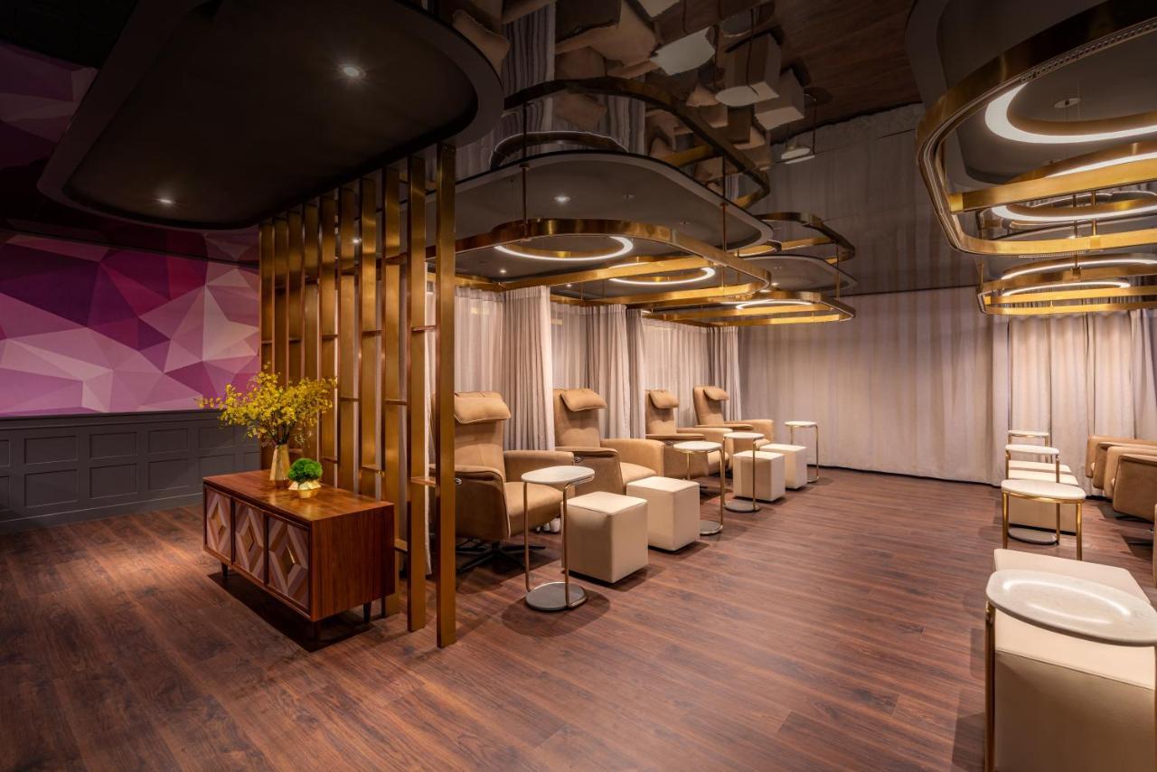 胡志明市 Fusion Original Saigon Centre酒店 外观 照片 The interior of the lounge