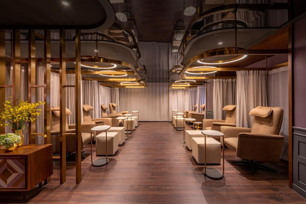 胡志明市 Fusion Original Saigon Centre酒店 外观 照片 The interior of the lounge